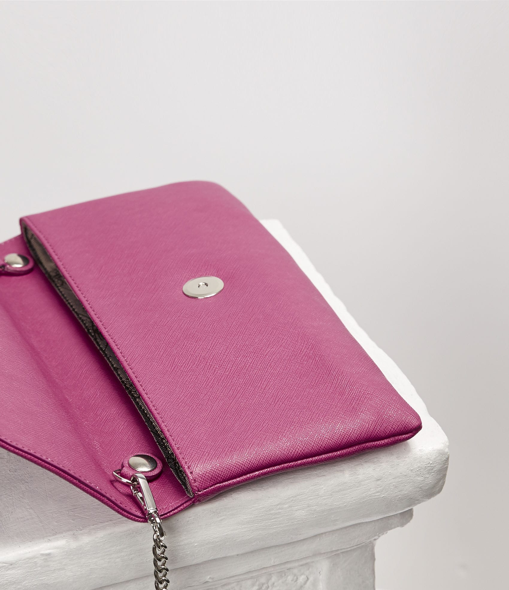 Vivienne Westwood VICTORIA CLUTCH WITH FLAP PINK